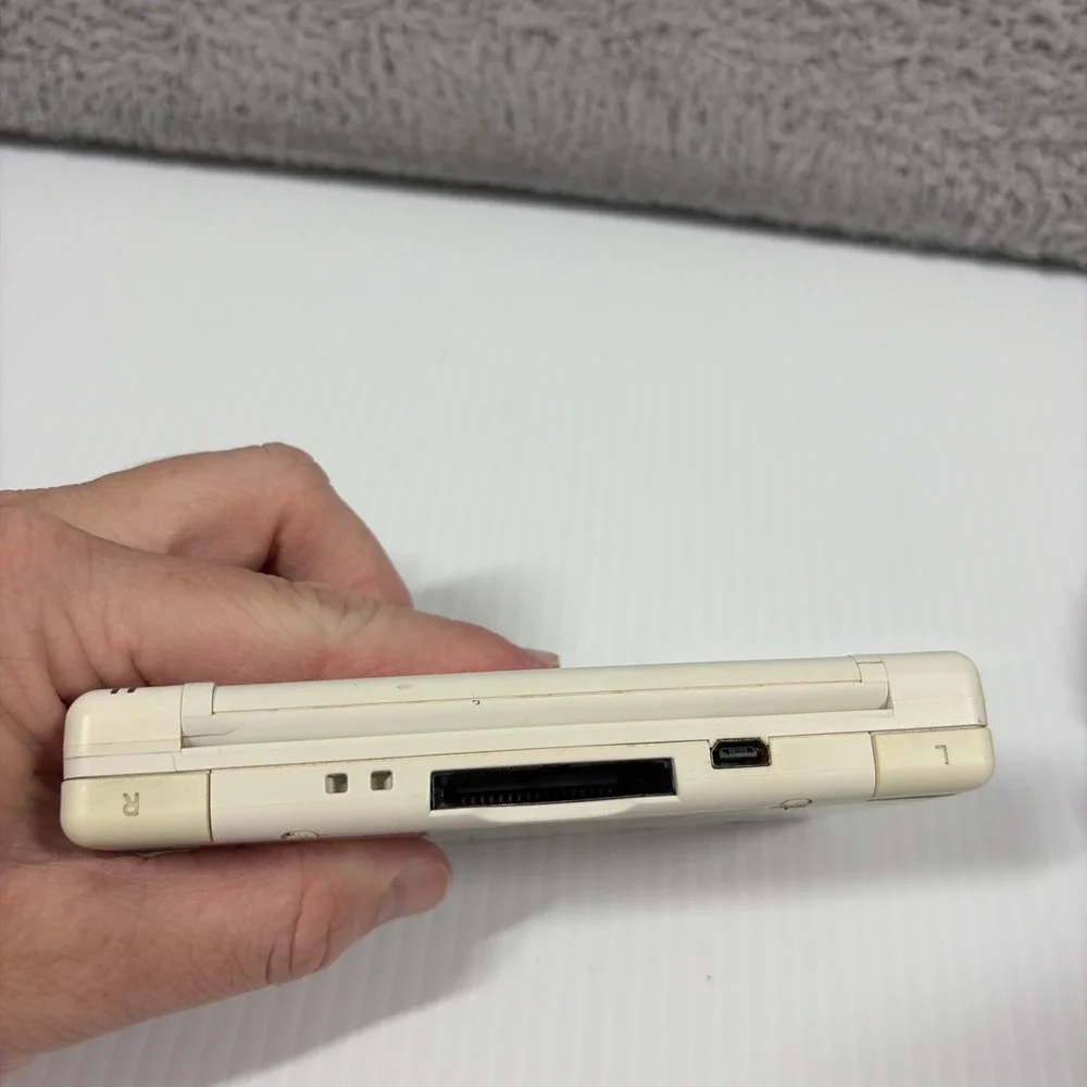 Nintendo DS Lite Handheld System - White USG-001 Charger Games Bundle Lot